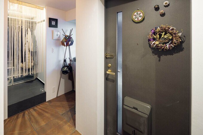 玄関ホールからクローゼット方向を見る