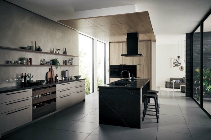 「クォーツカウンター」のマルキーナブラックを採用したキッチン