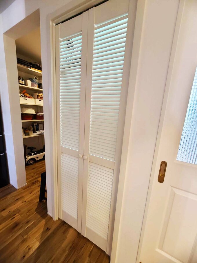 リビング横の階段下収納