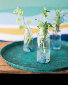 マニキュアであきビンをマーブル模様に