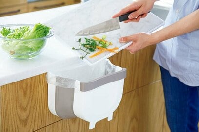 ニトリ・カインズ広報のイチオシ最新アイテム8選。料理中ストレスが減るゴミ箱も