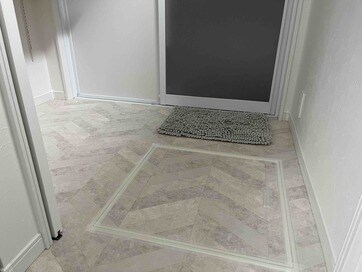 見るたびに恨めしい。床下点検口の設置場所を家づくりで大失敗、掃除も面倒に