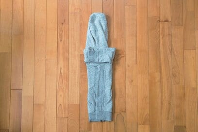 パーカがみるみる小さく！カリスマ家政婦のたたみワザ