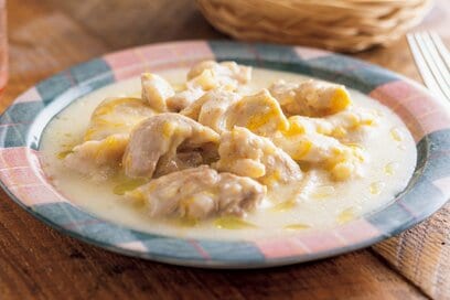 電子レンジで簡単「鶏モモ肉のクリーム煮」。フライパンいらずで、まろやか本格味：まるみキッチンさんレシピ