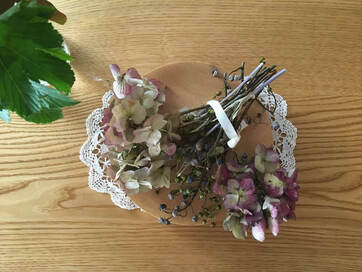 ドライフラワーの飾り方は「器にのせる」が正解です！