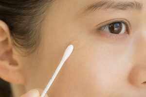 ポツンと目立つタイプは練りタイプで完全カバー