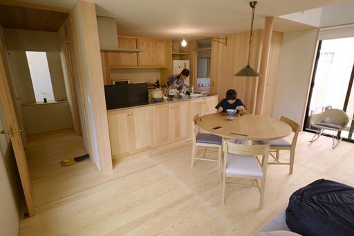 現在の今井さん宅のダイニングとキッチン