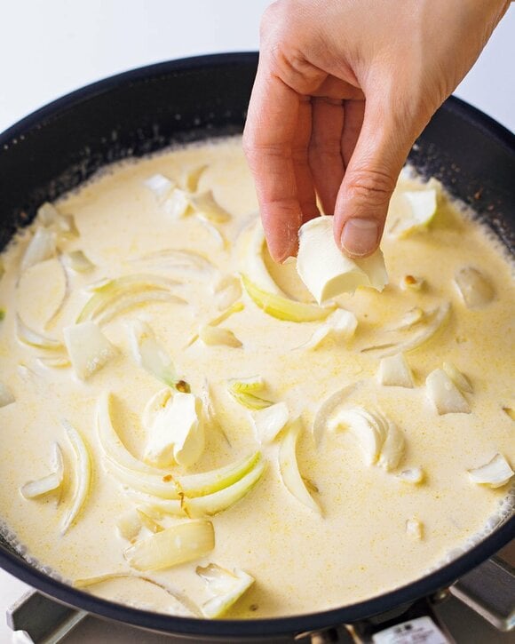 フライパンにチーズ