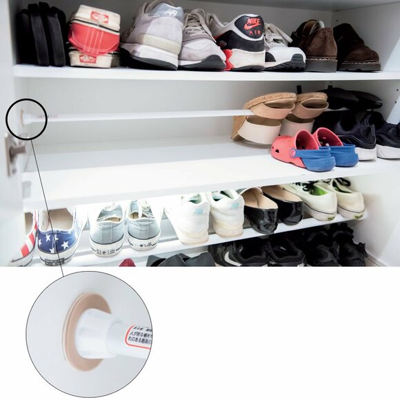 つっぱり棒でサンダルを引っかける