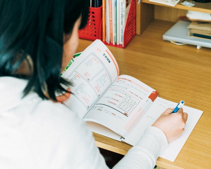 勉強をする様子