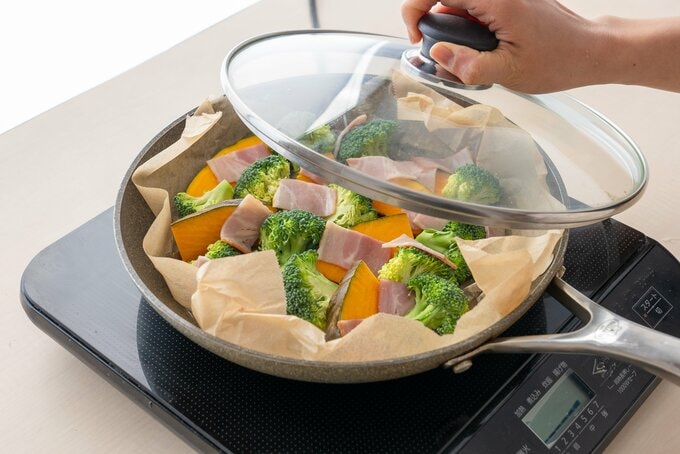 温野菜、フライパンに蓋