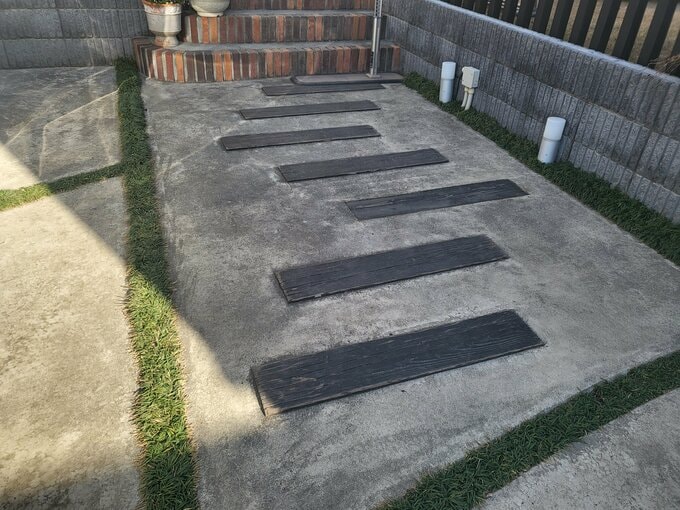 アプローチには枕木