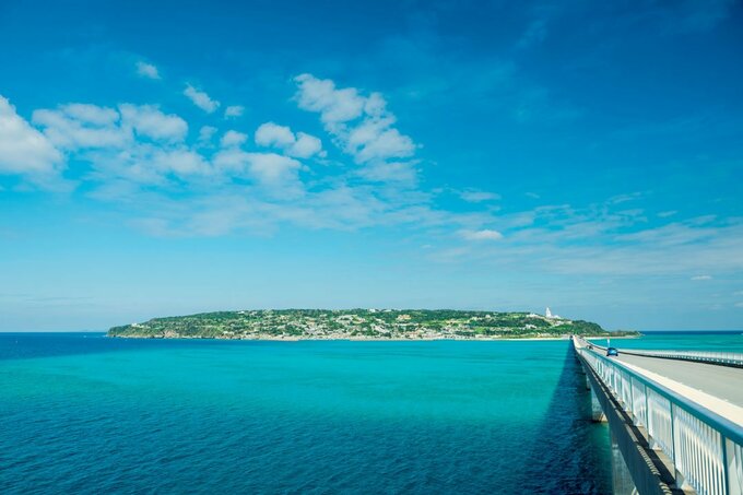 古宇利（こうり）大橋と海