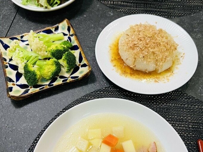 おかずが並んだ食卓