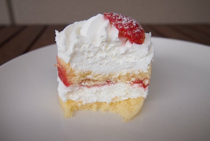 いちごのショートケーキ断面