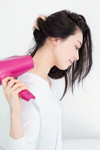 後頭部から温風を当てる