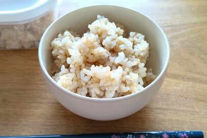 50代、「10年以上続けている」小さな健康習慣3つ。玄米や7000歩ウォーキングで体重キープ