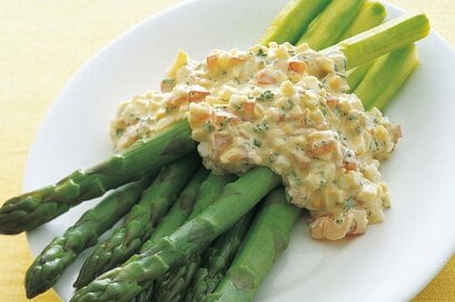 味も香りも最高な「ゆでアスパラのタルタルソースがけ」。秘密は“トマト”にあり／大庭英子さんの野菜のおかず