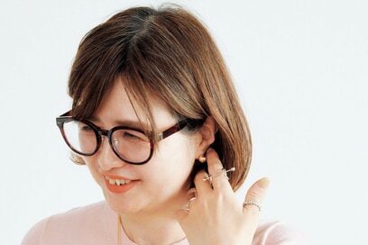 50代が「老けないためにやめたこと」6つ。コンタクトからメガネに変え、おしゃれの幅が広がった