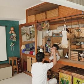 団地の押し入れを壁面収納に。古いものを大切にしながら豊かに暮らすヒント