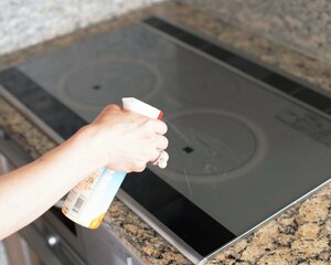 万能洗剤をシュッ！