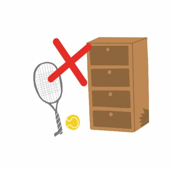 イラスト古い棚とスポーツ用品はNG