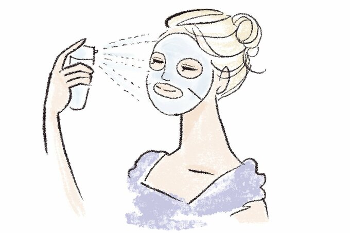 シートマスクの上からミストを吹きかける女性のイラスト