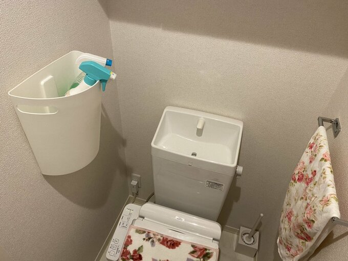 壁かけ収納ボックスでトイレの除菌グッズ収納