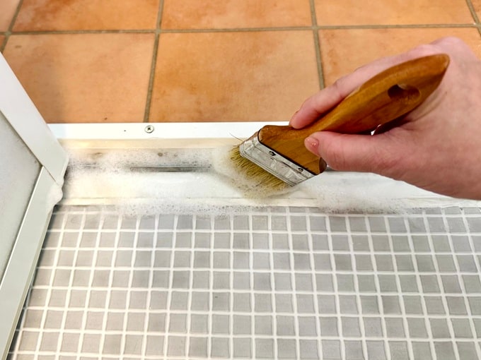 浴室ドアのサッシ」掃除