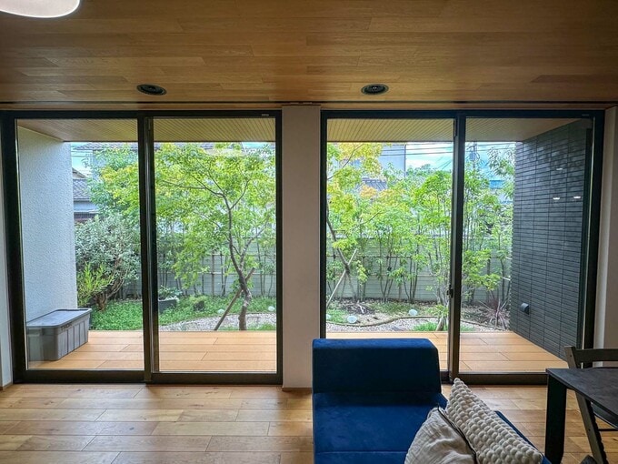 リビングから眺めた庭