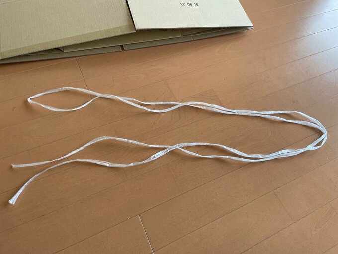 ひもを2つ折りし、さらにそれを2つ折り