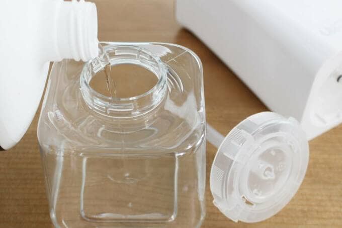 ボトルにハンドソープを入れる