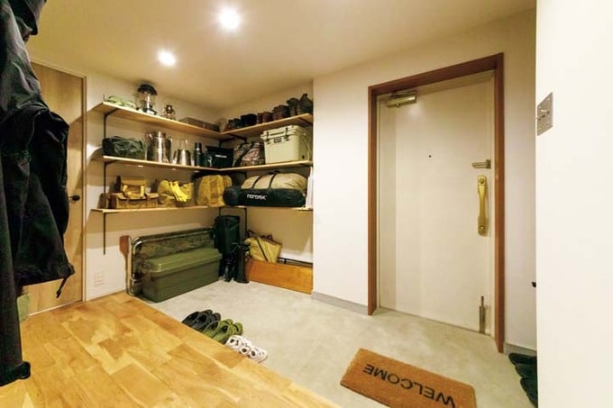 趣味のアウトドアグッズが置ける玄関土間