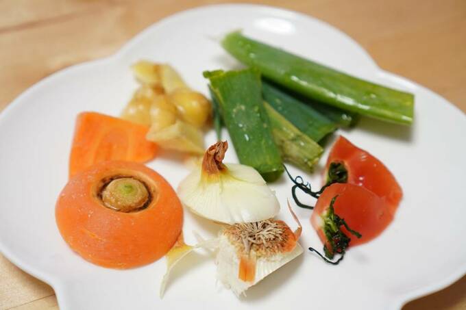 ニンジンやタマネギ、トマトのヘタなど