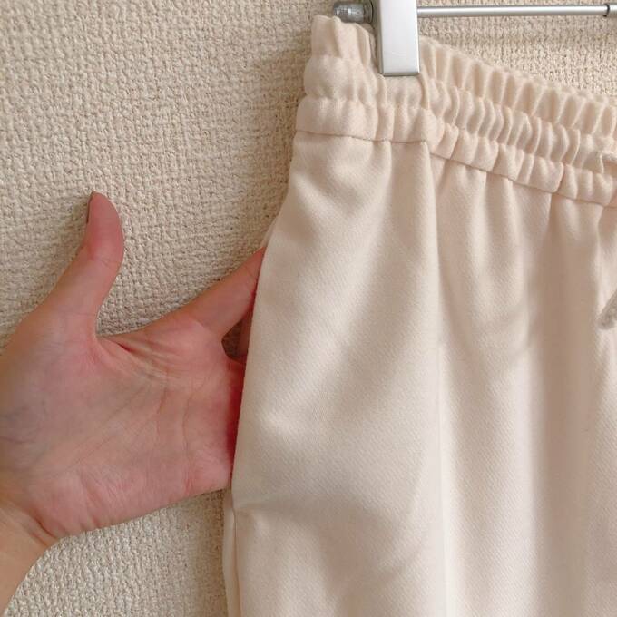 ウエストは総ゴムでヒモでウエスト調節も可能