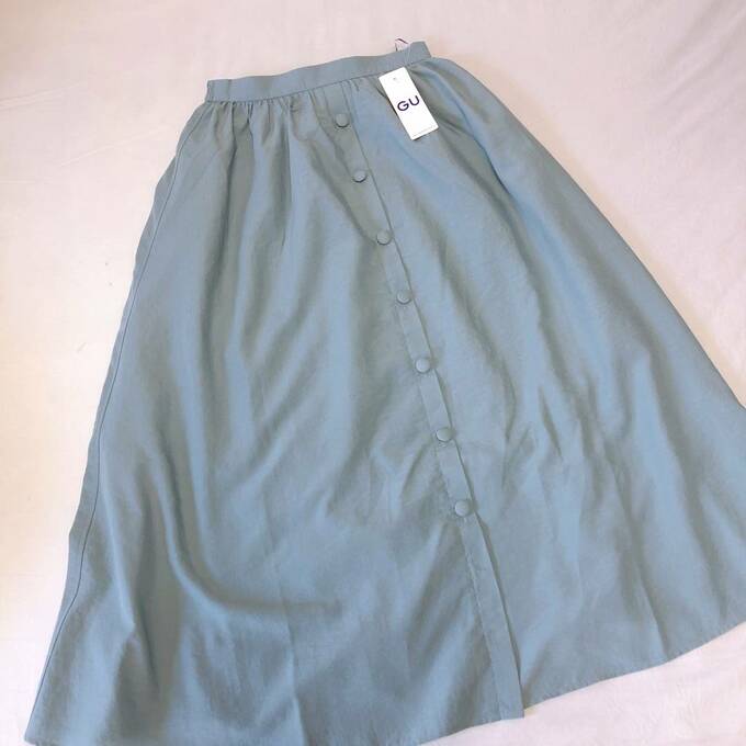 GUの新作スカートは涼しくてオンオフ使える