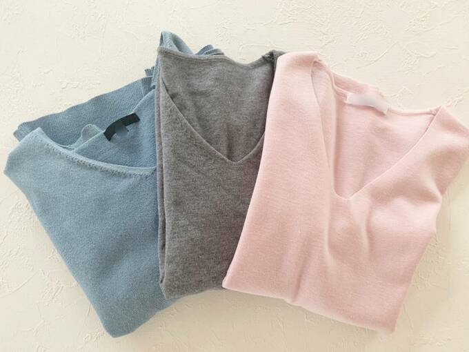 色、デザイン、素材が違う洋服