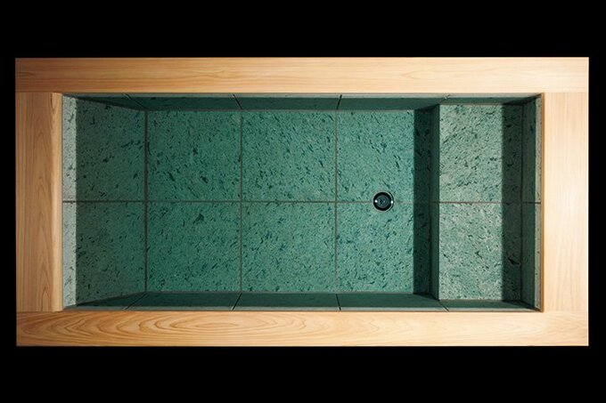 十和田石を用いた浴槽