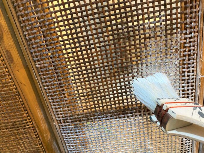 水性のジェルステイン塗料をハケで塗る