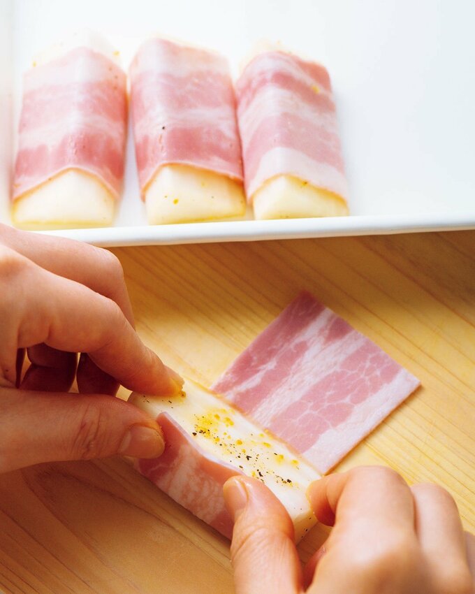 大根をベーコンで巻く