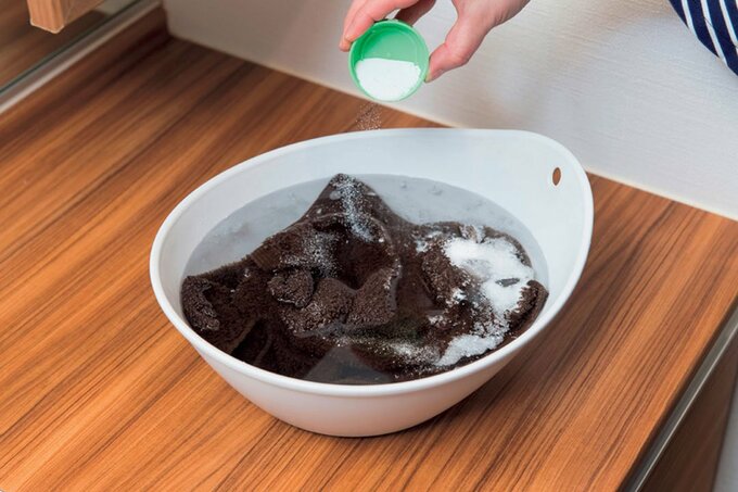 洗剤を入れる様子