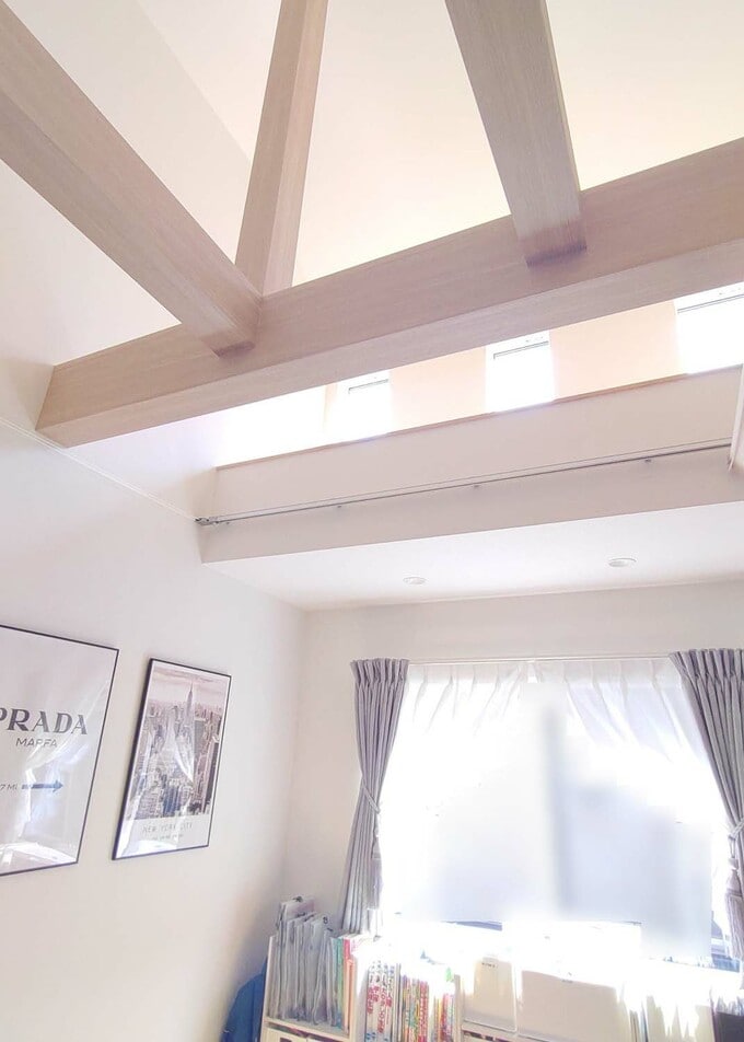 LDKの吹き抜けのFIX窓