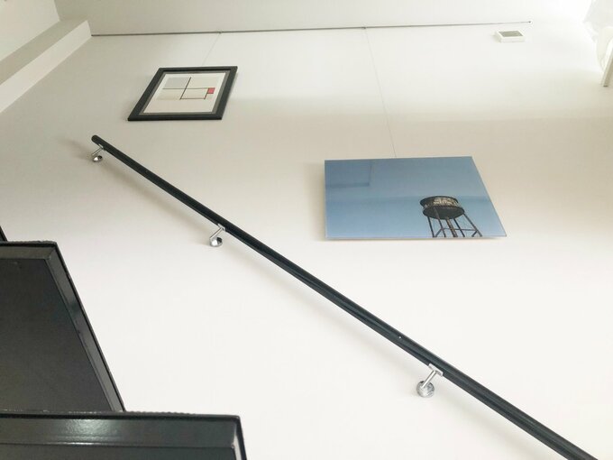 階段壁面ピクチャーレール