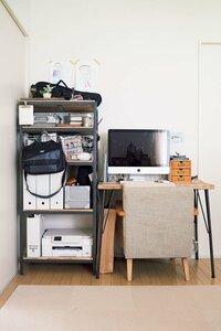 リビングに夫婦それぞれのスペースをつくる