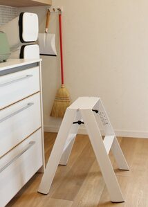 モダンなデザインの踏み台