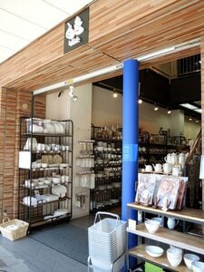 人気の“白”食器がそろう専門店
