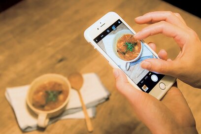 料理に影が入らないようにするには？スマホ撮影術