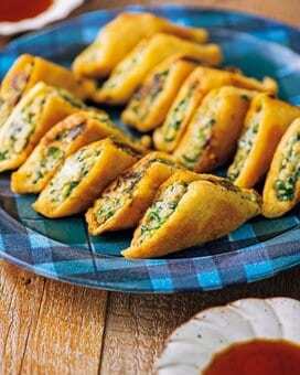 皮を油揚げで代用するダイエットギョーザ。半分に折るだけだから成形もラク