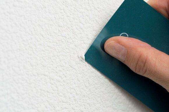 表面をカードでならす