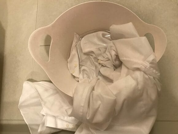 洗面器に入れたお湯